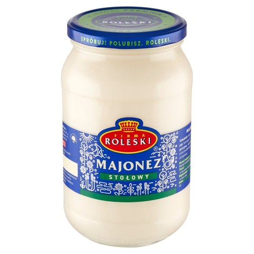 Słoik majonezu stołowego Roleski. Biały kremowy sos w szklanym słoiku z niebiesko-zieloną zakrętką.