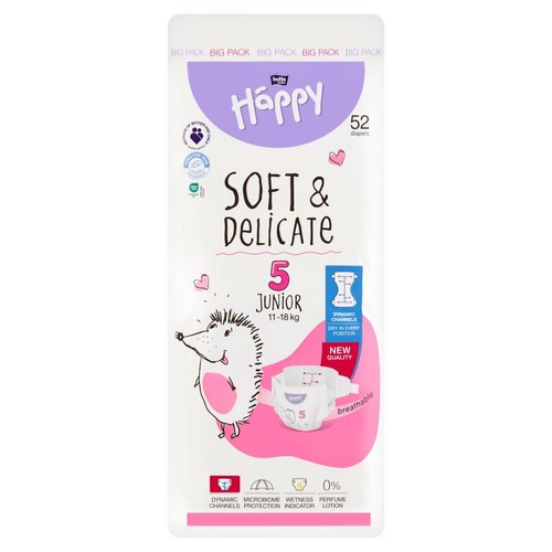 Paczka 52 pieluszek Bella Baby Happy, rozmiar 5 Junior. Białe opakowanie z rysunkiem jeża i napisem Soft & Delicate.