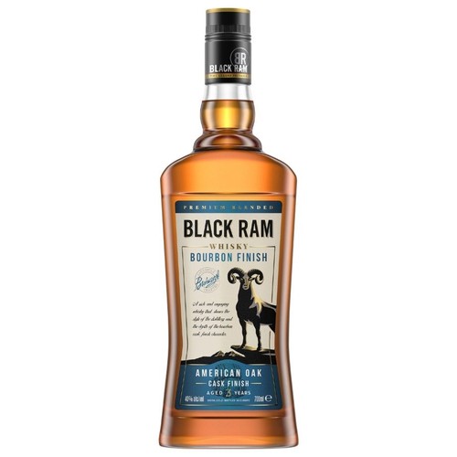 Butelka whisky Black Ram Bourbon Finish, 700 ml, 40% obj. Na etykiecie czarny baran i napis "Aged 3 Years".