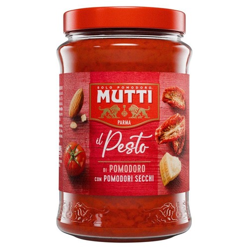 Słoik czerwonego pesto pomidorowego Mutti z suszonymi pomidorami. Na etykiecie grafiki pomidora, migdała, sera i suszonych pomidorów.