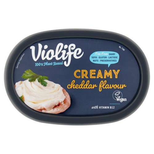 Opakowanie Violife Creamy cheddar flavour, 100% roślinny. Bez nabiału, soi, glutenu, laktozy, orzechów, konserwantów. Z B12.