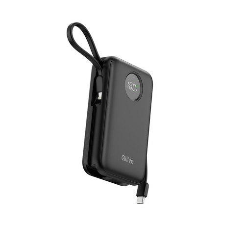Power bank Qilive w kolorze czarnym z cyfrowym wskaźnikiem naładowania 100%. Zintegrowany kabel USB-C.