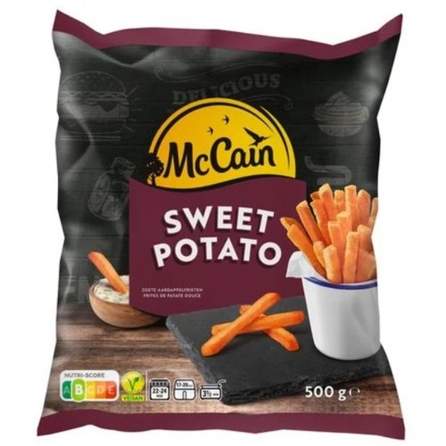 Czarna torebka McCain z frytkami z batatów. Produkt 500 gramów. Na grafice frytki w białym kubku i obok sos.