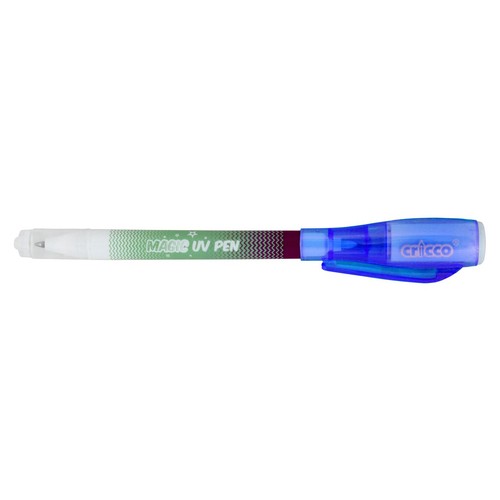 Długopis UV Cricco z przezroczystym korpusem i zieloną etykietą "MAGIC UV PEN". Ma niebieską, przezroczystą skuwkę.