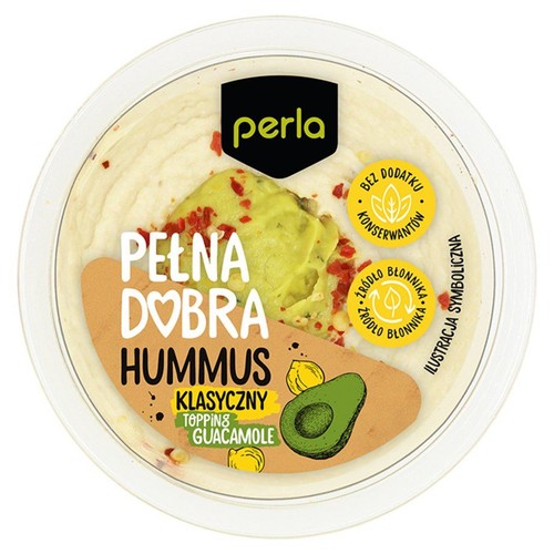 Okrągłe opakowanie hummusu Perla Klasyczny z toppingiem Guacamole. Na wieczku widoczna grafika przedstawiająca hummus z zielonym guacamole i czerwonymi przyprawami. Produkt bez dodatku konserwantów i jest źródłem błonnika.