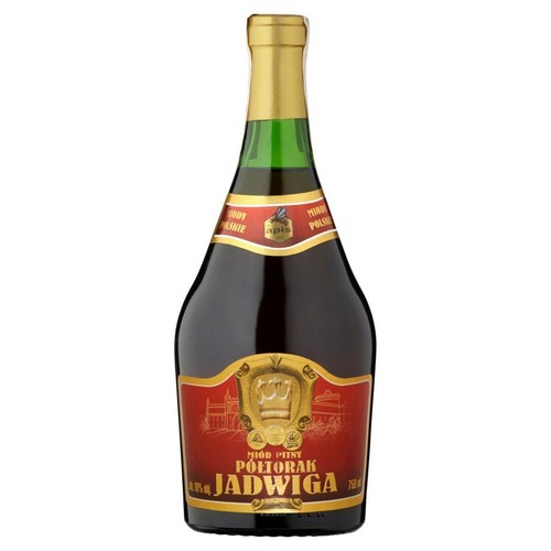 Produkt Miód Pitny Półtorak Jadwiga w charakterystycznej butelce z ciemnego szkła. Na czerwonej etykiecie ze złotymi obramowaniami widnieje nazwa "Jadwiga", "Półtorak" oraz informacja o 16% obj. alkoholu i 750 ml pojemności.