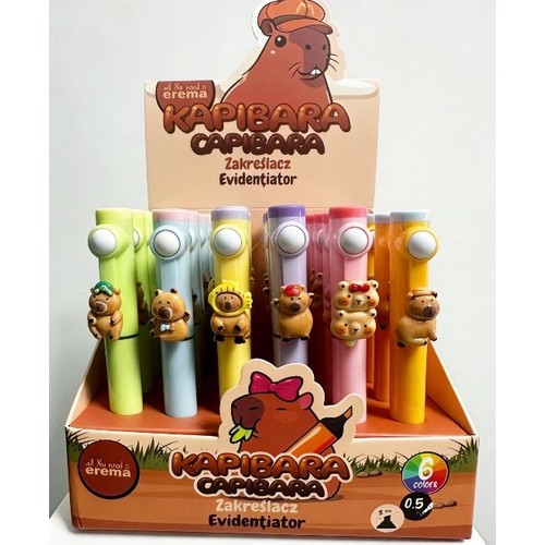 Display z zakreślaczami Kapibara w 6 pastelowych kolorach. Każdy zakreślacz ma figurkę kapibary na skuwce. Na opakowaniu grafika kapibary.