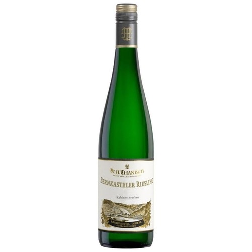 Butelka wina Bernkasteler Riesling Kabinett wytrawne od Dr. H. Thanisch. Zielone szkło, biała etykieta z czarnym i złotym tekstem oraz grafiką winnic. Pochodzi z regionu Bernkastel-Mosel. Złota zakrętka.