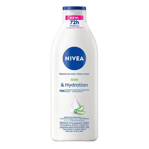 Biała butelka balsamu do ciała NIVEA Aloe & Hydration z niebieską nakrętką. Produkt zapewnia 72h nawilżenia, zawiera czysty kwas hialuronowy, aloes i głęboko nawilżające serum. Przeznaczony dla skóry normalnej i suchej.