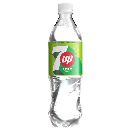 Przezroczysta plastikowa butelka napoju 7UP Zero Sugar o pojemności 500 ml. Ma białą zakrętkę i zieloną etykietę. Na etykiecie widnieje duże białe "7", czerwone "up" oraz napis "Zero Cukru". U góry etykiety jest tekst "Orzeźwiający smak 7UP. Zero cukru.".