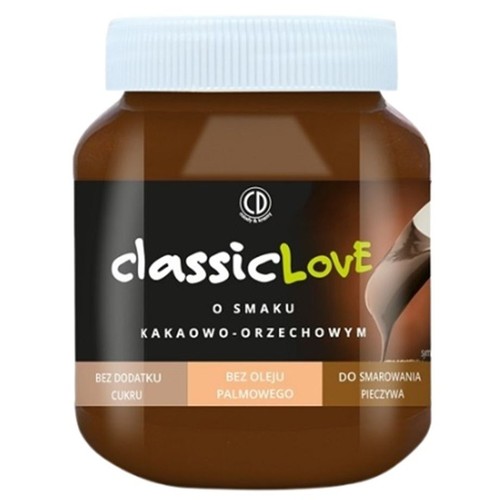 Słoik kremu ClassicLove kakaowo-orzechowego. Etykieta w ciemnych barwach z zielonym napisem "Love". Podkreślono, że produkt nie zawiera dodanego cukru ani oleju palmowego i jest przeznaczony do smarowania.