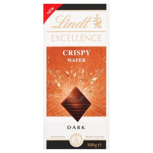 Czekolada gorzka Lindt Excellence z chrupiącym wafelkiem, 100g. Na opakowaniu kostka czekolady otoczona rozsypanymi kawałkami wafelka. Produkt oznaczony jako nowość.