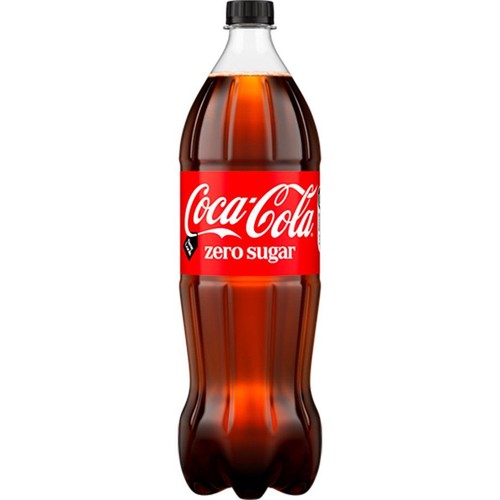 Napój Coca-Cola Zero Sugar w butelce. Czerwona etykieta z białym napisem "Coca-Cola" i "bez cukru".