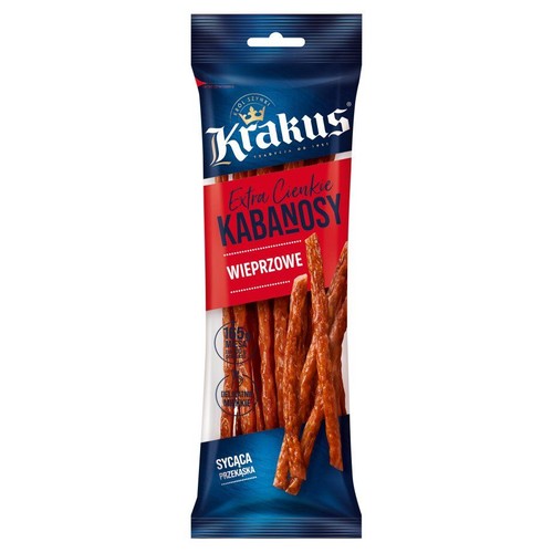 Opakowanie kabanosów wieprzowych Krakus Extra Cienkie. Niebiesko-czerwona paczka z widocznymi wędlinami.