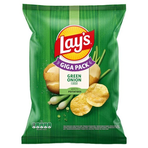Chipsy Lay's Giga Pack, smak zielonej cebulki, w zielonej paczce. Grafika przedstawia ziemniaki i cebulę. Waga netto 500 g.