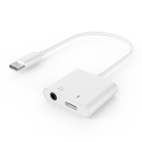 Rozdzielacz USB-C na gniazdo słuchawkowe 3.5mm i port ładowania. Kompaktowy, biały, z krótkim kablem.