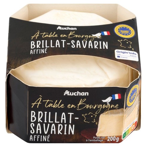 Brillant-Savarin Affiné, ser dojrzewający 200g, marki Auchan. Produkt z chronionym oznaczeniem geograficznym z Burgundii, Francja. Widoczny w czarnym opakowaniu z wycięciem.