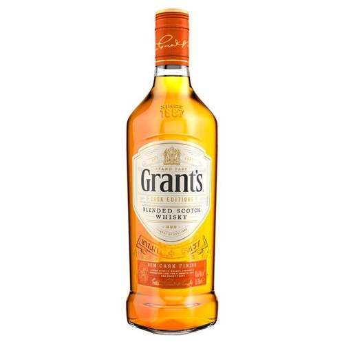 Butelka Grant's Cask Editions Blended Scotch Whisky Rum Cask Finish. Przezroczysta butelka z kremową etykietą, na której widnieje nazwa Grant's i informacja o wykończeniu w beczkach po rumie. Pomarańczowa zakrętka.