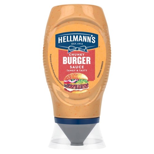 Produkt Hellmann's Chunky Burger Sauce w charakterystycznej, wyciskanej butelce. Na etykiecie widnieje nazwa sosu, logo firmy Hellmann's oraz grafika apetycznego burgera. Sos jest pikantny i smaczny.