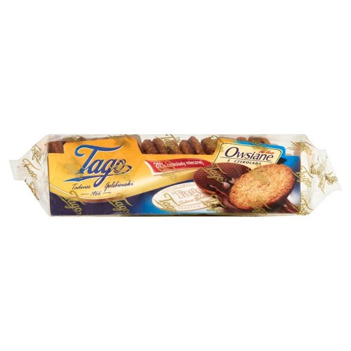Opakowanie ciastek owsianych Tago z czekoladą. Widoczne są liczne ciastka w przezroczystym opakowaniu. Na etykiecie grafika ciastek.