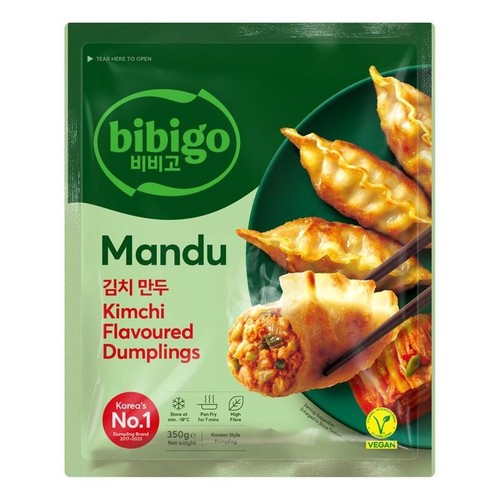 Zielone opakowanie Bibigo Mandu Kimchi Flavoured Dumplings. Wegańskie pierożki z kimchi, waga 350g.