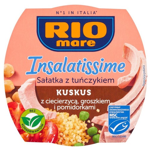 Sałatka z tuńczykiem RIO mare Insalatissime w okrągłym opakowaniu. Zawiera kuskus, ciecierzycę, groszek i pomidorki. Produkt oznaczony jako "Bez konserwantów" i z certyfikatem zrównoważonego rybołówstwa MSC.
