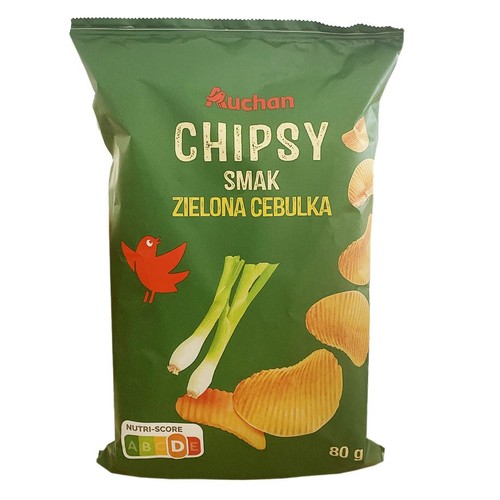 Chipsy Auchan, smak zielona cebulka, 80 g. Zielone opakowanie z rysunkiem cebulki i falowanych chipsów.