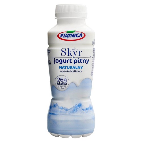Opakowanie jogurtu pitnego Skyr Naturalny Piątnica, 330g. Biała butelka z grafiką gór i informacją o 26g białka.