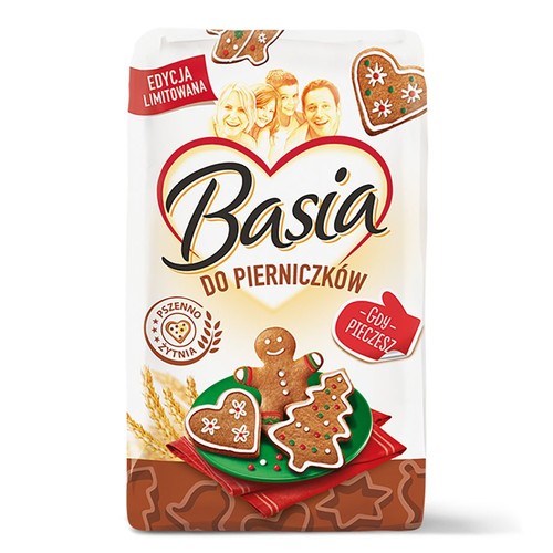Mąka Basia do pierniczków, edycja limitowana. Opakowanie z grafiką uśmiechniętej rodziny i piernikami: ludzikiem, sercem, choinką. Pszenno-żytnia.