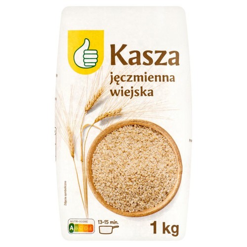 Białe opakowanie kaszy jęczmiennej wiejskiej o wadze 1 kg. Na etykiecie widnieje żółte logo z kciukiem w górę, kłosy jęczmienia oraz drewniana miska wypełniona drobną kaszą. Informacja o czasie gotowania: 13-15 minut.