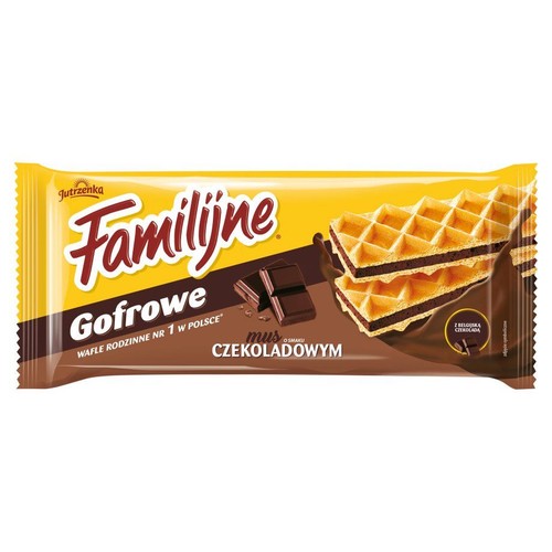 Żółto-brązowe opakowanie wafli Jutrzenka Familijne Gofrowe z czekoladowym musem. Grafika przedstawia wafle i kawałki czekolady.
