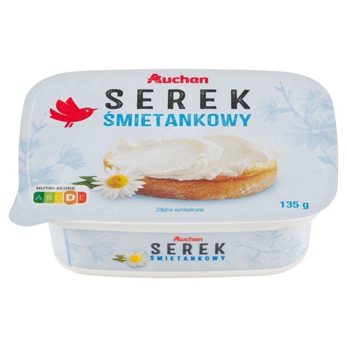 Opakowanie serka śmietankowego Auchan, 135 g. Biały pojemnik z niebieską etykietą, na której widnieje grafika serka na kromce.