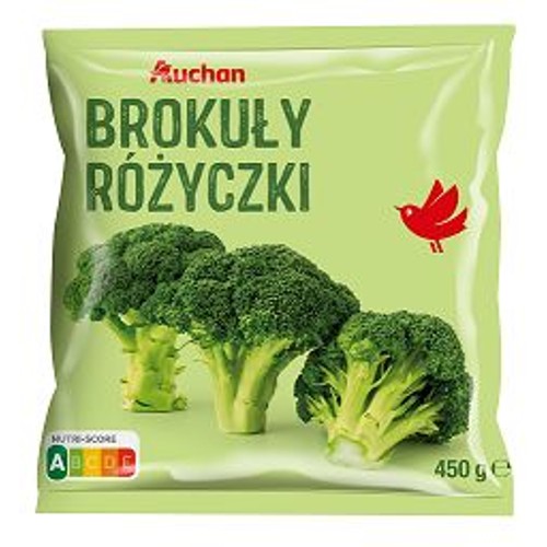 Zielona torebka mrożonych brokułów różyczek Auchan, 450 gramów. Na opakowaniu grafika trzech świeżych brokułów.