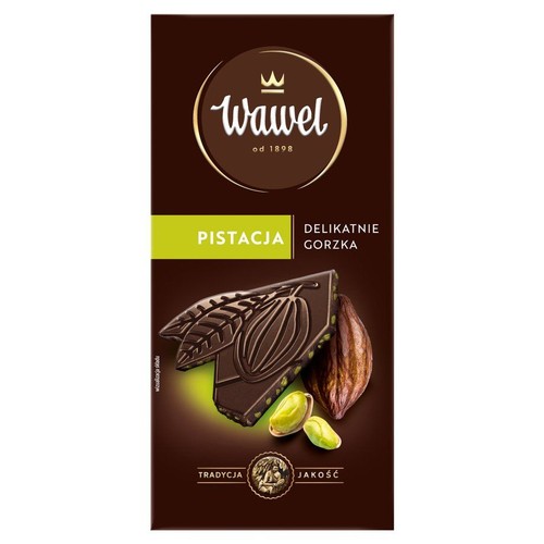 Brązowe opakowanie czekolady Wawel Pistacja Delikatnie Gorzka. Na górze logo Wawel "od 1898". Poniżej zielony pasek z napisem "Pistacja" i tekst "Delikatnie Gorzka". Grafika przedstawia kawałek czekolady z pistacjami i ziarnem kakaowca.