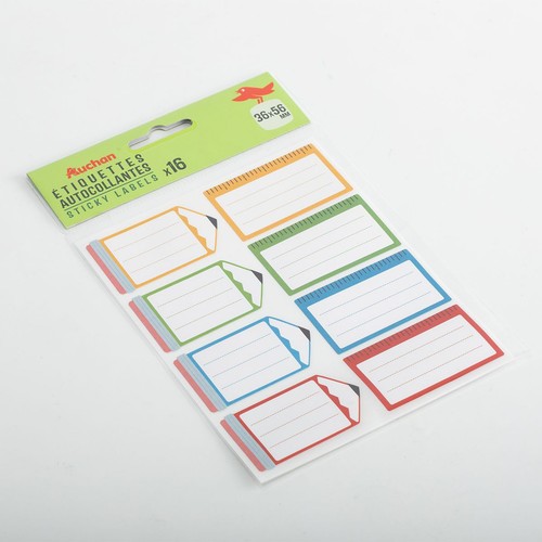 Opakowanie 16 samoprzylepnych etykiet Auchan, 36x56 mm. Naklejki imitują ołówki z gumką i zaostrzeniem oraz linijki z podziałką. Dostępne w czterech kolorach: pomarańczowym, zielonym, niebieskim i czerwonym. Każda ma białe pole na tekst.
