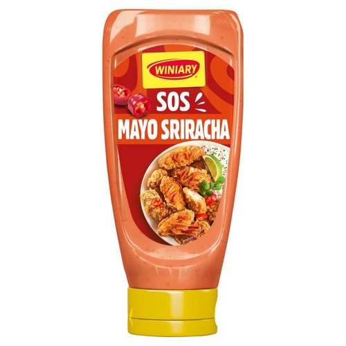 Butelka sosu Winiary Mayo Sriracha z żółtą nakrętką. Na etykiecie papryczki chili i miska smażonego kurczaka.