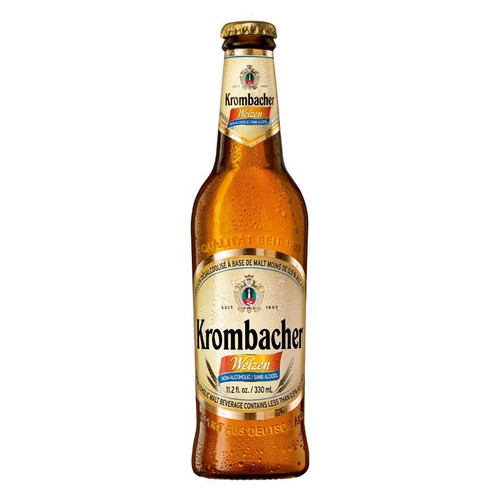 Butelka Krombacher Weizen, bezalkoholowego napoju słodowego, 330 ml. Etykieta w kolorze kremowym z niebiesko-czerwonymi akcentami. Widoczne napisy "Non-alcoholic" i "Jakość od 1803". Butelka jest zaparowana.