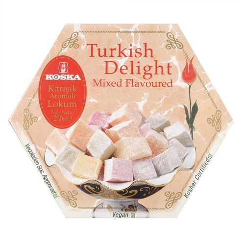 Opakowanie tureckich przysmaków Koska, 250g, z napisem "Turkish Delight Mixed Flavoured". Na grafice widać misę z różowymi, pomarańczowymi, żółtymi i białymi kostkami lokum. Produkt posiada certyfikaty wegetariański, wegański i koszerny.