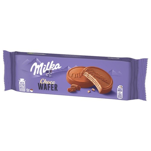 Fioletowe opakowanie Milka Choco Wafer z grafiką dwóch czekoladowych wafli. Produkt zawiera czekoladę alpejską, 5 sztuk.
