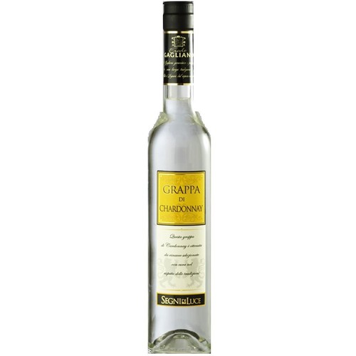 Produkt: Grappa di Chardonnay Gaglian Segni di Luce. Butelka z przezroczystego szkła, z czarną zakrętką. Żółta etykieta z nazwą 'Grappa di Chardonnay'. Na etykiecie informacja o pochodzeniu z wyselekcjonowanych wytłoków.