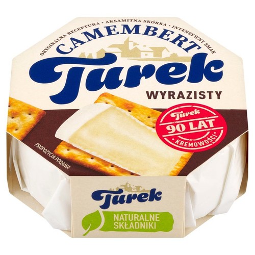 Ośmiokątne opakowanie sera Camembert Turek Wyrazisty. Na wieczku grafika przedstawiająca kawałek sera na krakersach z napisem "Propozycja podania". Widoczne hasła: "Oryginalna receptura", "Aksamitna skórka", "Intensywny smak".