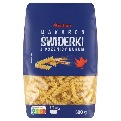 Makaron Świderki Auchan z pszenicy durum w niebiesko-przezroczystym opakowaniu, 500 gramów. Widoczne żółte spirale.