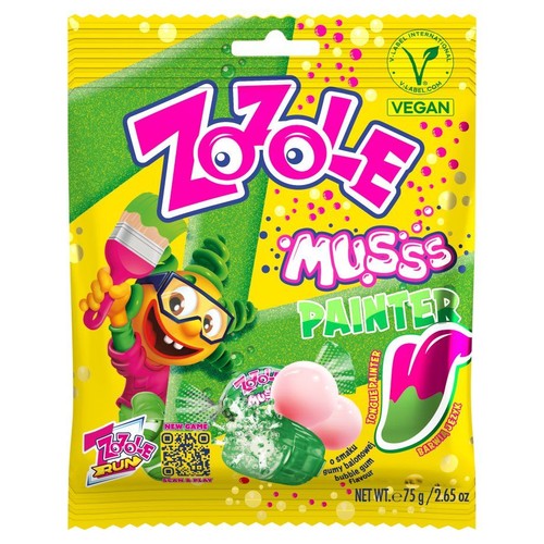Guma balonowa ZOO!E MUSSS PAINTER w żółtym opakowaniu 75g. Produkt wegański, barwiący język. Grafika przedstawia zieloną postać z pędzlem, różowe gumy balonowe i zielony pojemnik z proszkiem. Widoczny napis "New Game" i kod QR.