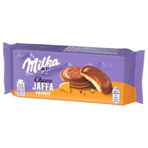 Fioletowe opakowanie Milka Choco Jaffa Orange. Na grafice widać dwa czekoladowe ciastka z pomarańczowym nadzieniem i kawałek pomarańczy.