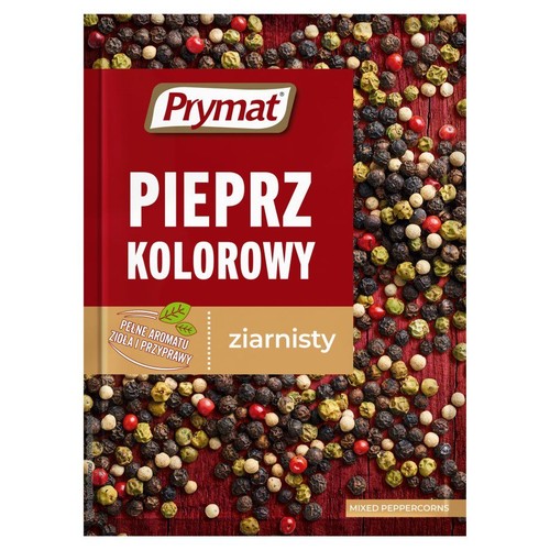 Opakowanie Prymat Pieprz Kolorowy Ziarnisty, z napisem "Pełne aromatu zioła i przyprawy". Na czerwono-beżowym tle opakowania widoczne są rozsypane ziarna pieprzu czarnego, białego, zielonego i czerwonego na drewnianej powierzchni.