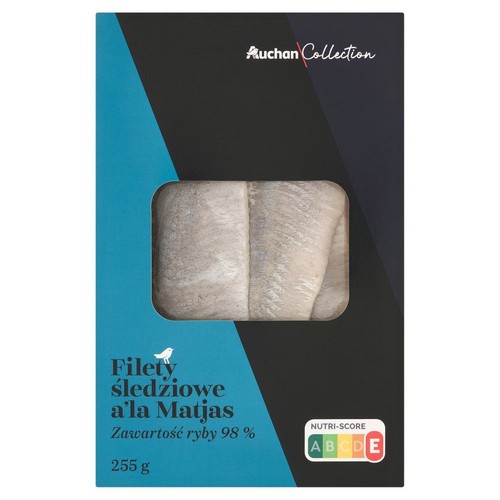 Filety śledziowe a'la Matjas z Auchan Collection, 255 g. Opakowanie z widocznymi dwoma filetami. Produkt zawiera 98% ryby.