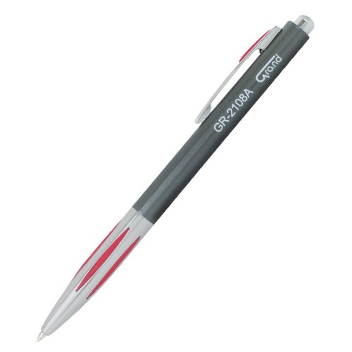Nowoczesny długopis Grand GR-2108A z ciemnoszarą, cylindryczną obudową. Wyposażony w srebrny, metalowy klips i mechanizm. Czerwone detale na klipsie i trzy ozdobne paski przy stalówce dodają mu charakteru.