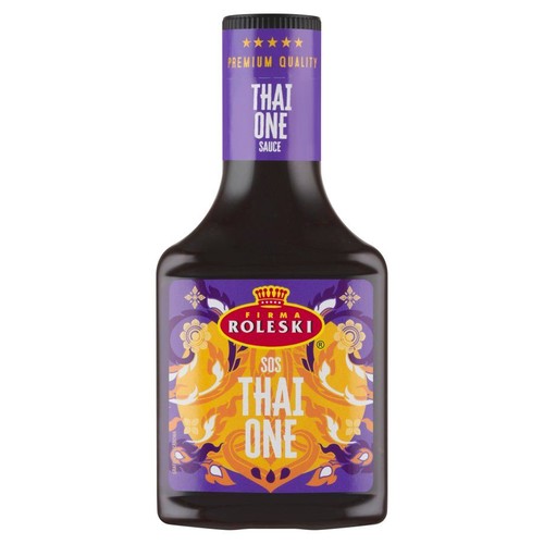 Butelka sosu Thai One Roleski 370g. Fioletowa etykieta z napisem "Premium Quality" i złotymi wzorami.