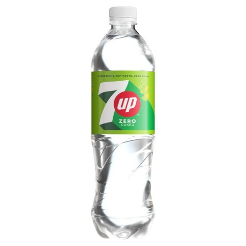 Butelka napoju 7UP Zero Cukru z zieloną etykietą. Biała siódemka i czerwony napis "up" na etykiecie.