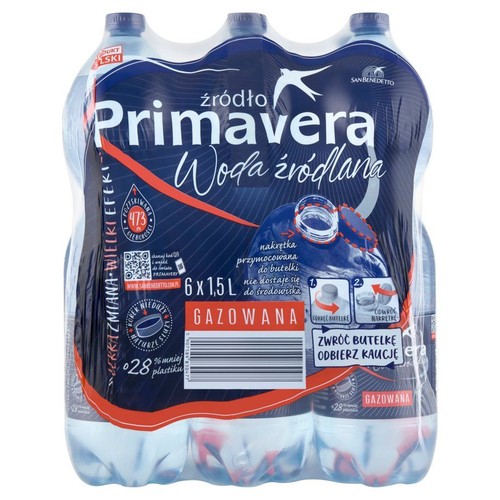 Zgrzewka 6 butelek wody gazowanej Primavera, każda o pojemności 1.5 L. Na etykiecie informacja o przymocowanych nakrętkach, które nie dostają się do środowiska, oraz o 28% mniejszej ilości plastiku. Produkt objęty systemem kaucyjnym.